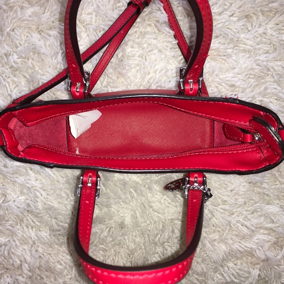👜✨RED GUESS PURSE - Picture 3 of 3